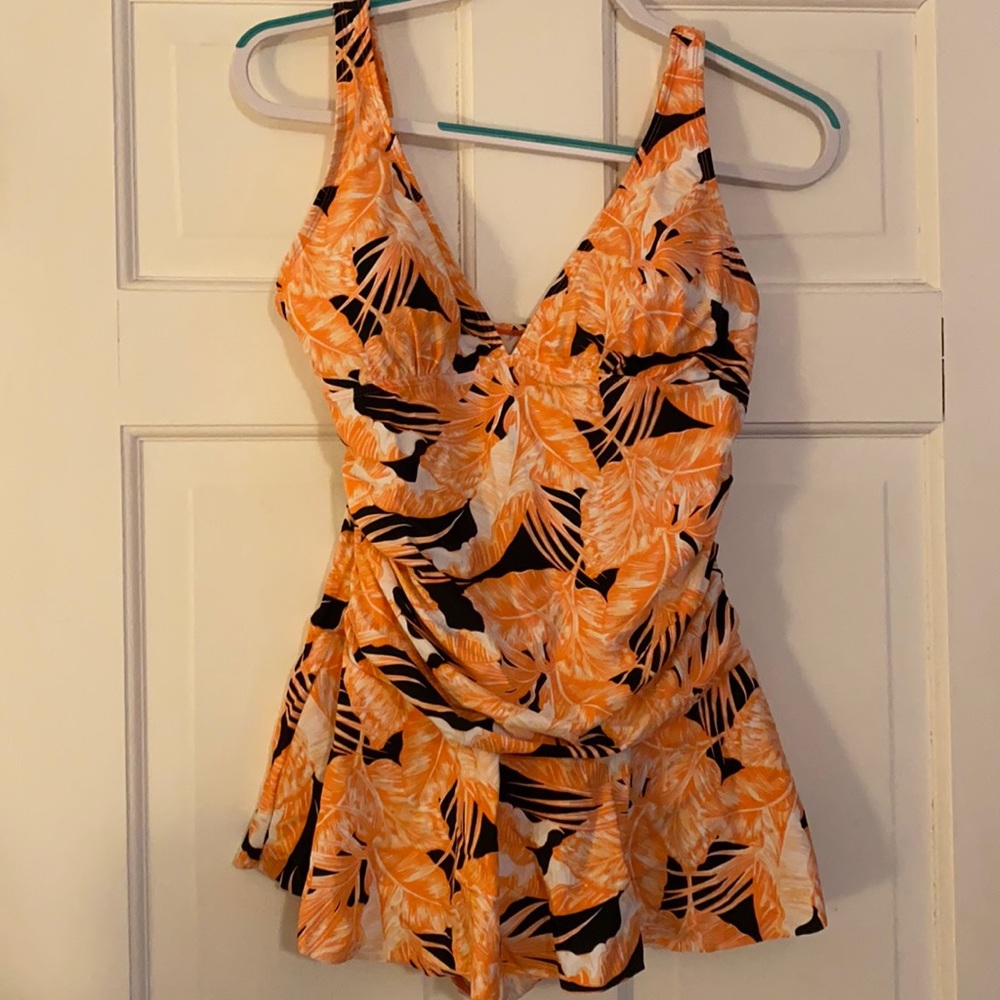 NWOT One-piece swimsuit with skirt